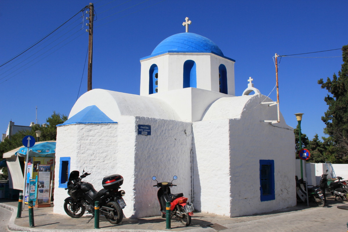 青い屋根の教会